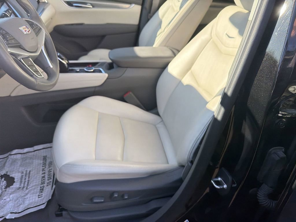 Used 2022 Cadillac XT5 Premium Luxury image 11