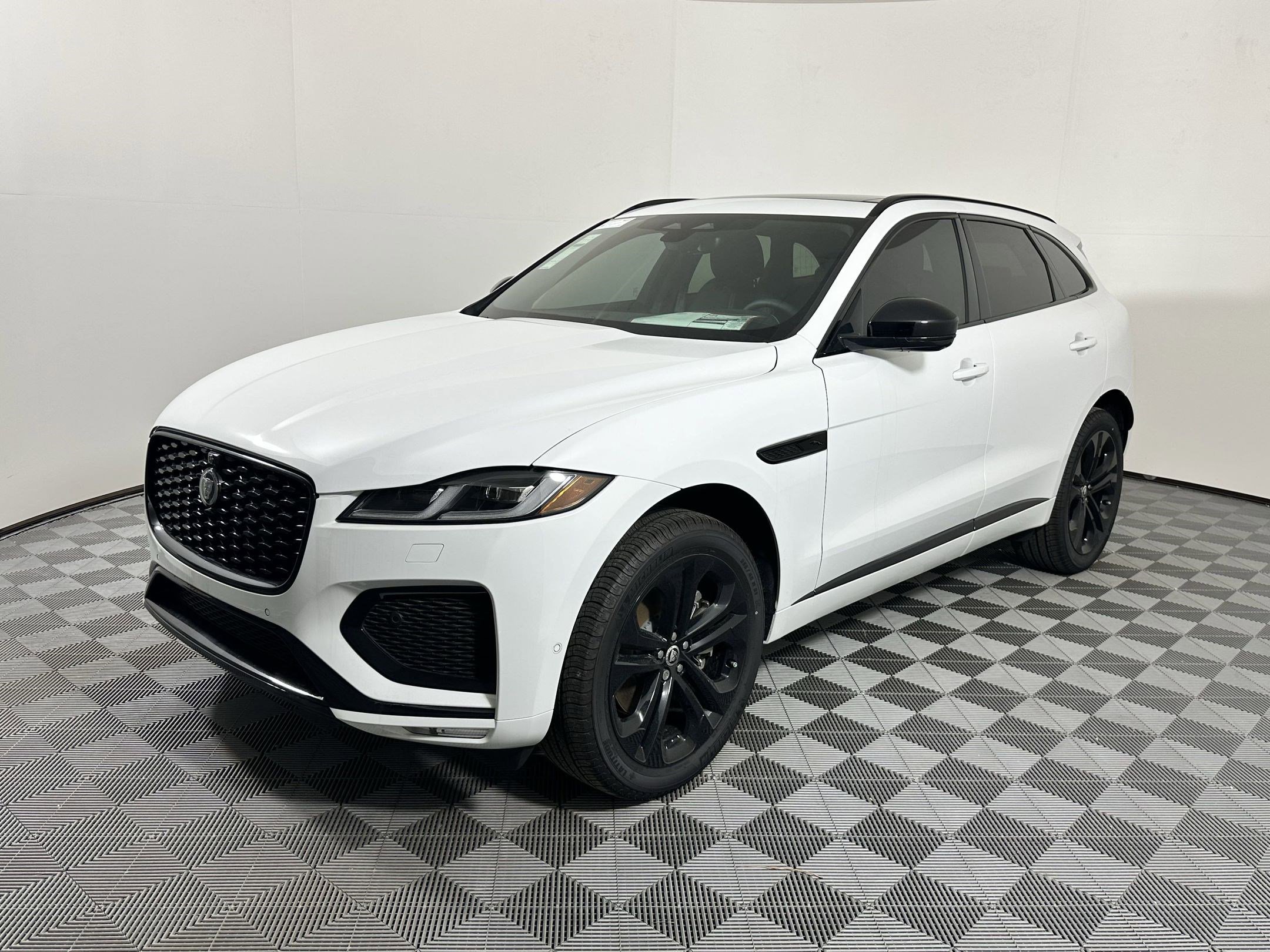 Used 2026 Jaguar F-PACE R-Dynamic S image 1