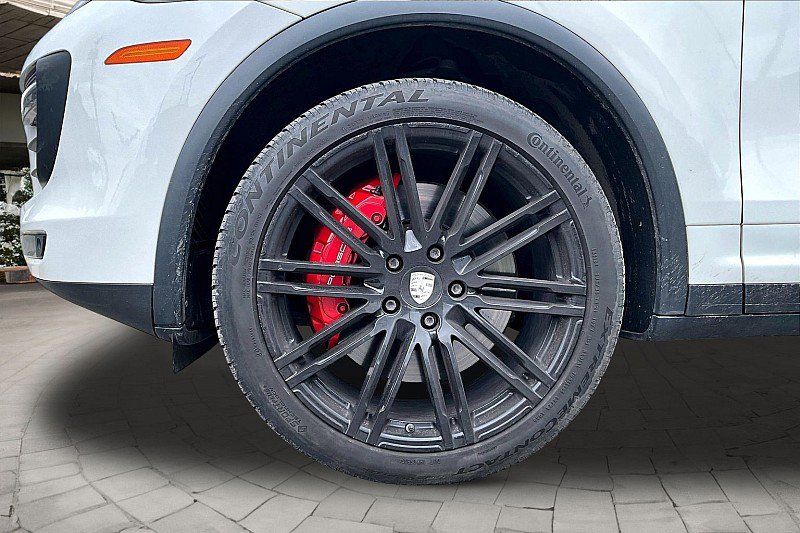 Used 2016 Porsche Cayenne Turbo S AWD/4WD image 7