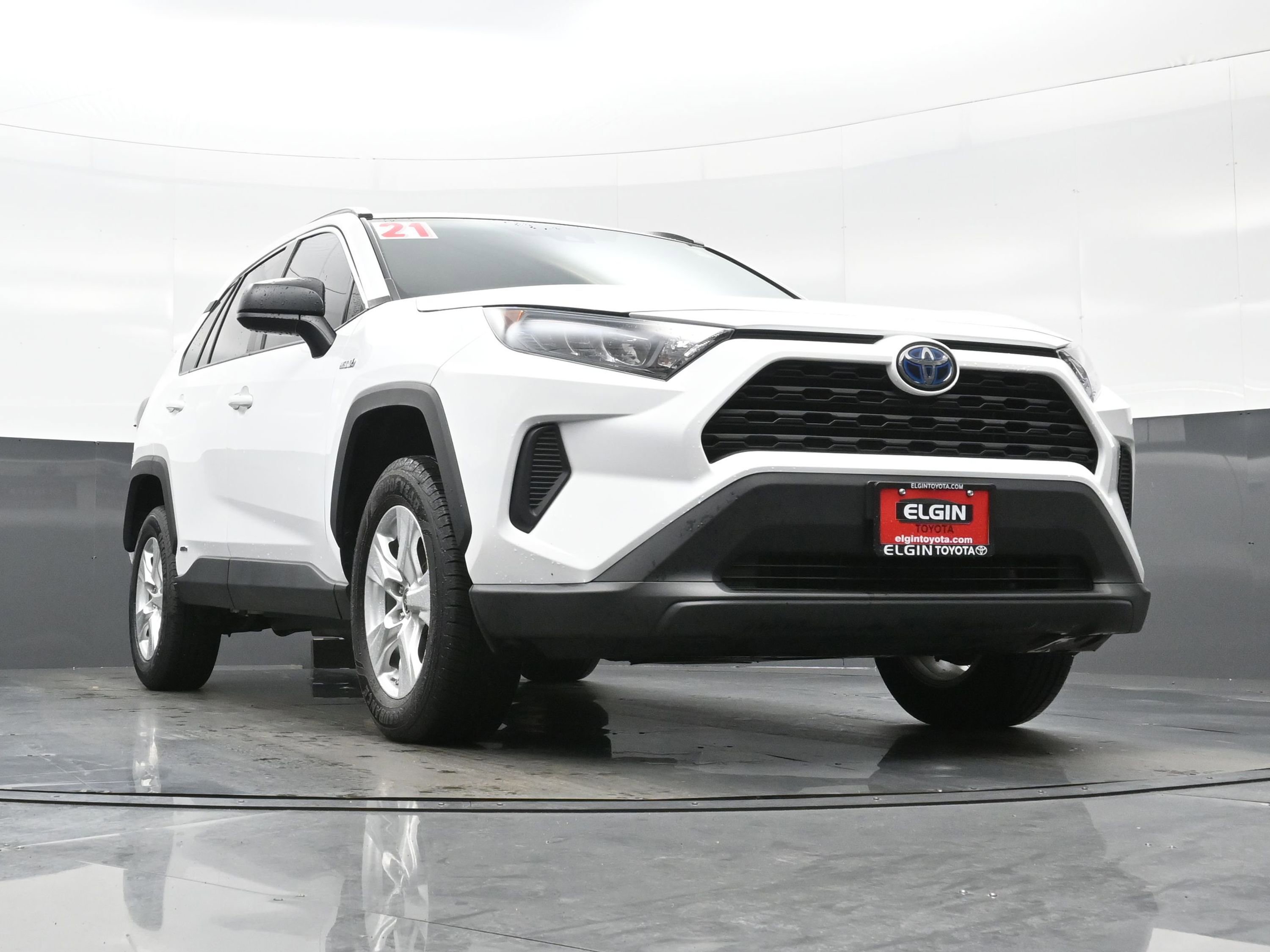 Used 2021 Toyota RAV4 LE AWD/4WD image 24