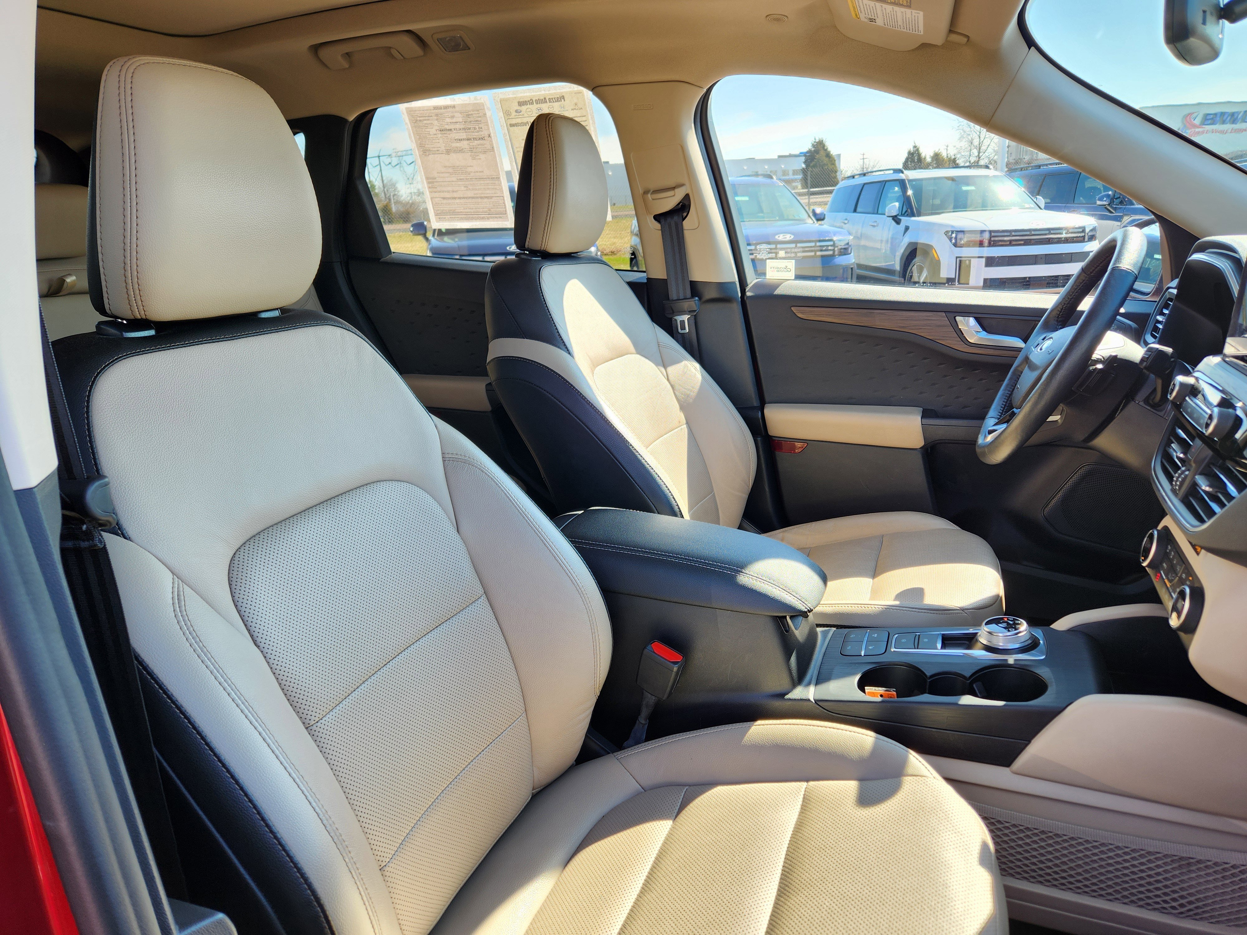 Used 2020 Ford Escape Titanium image 16