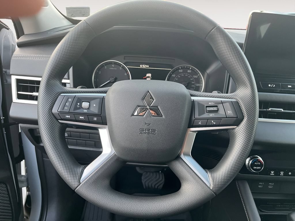 New 2026 Mitsubishi Outlander ES AWD/4WD image 12
