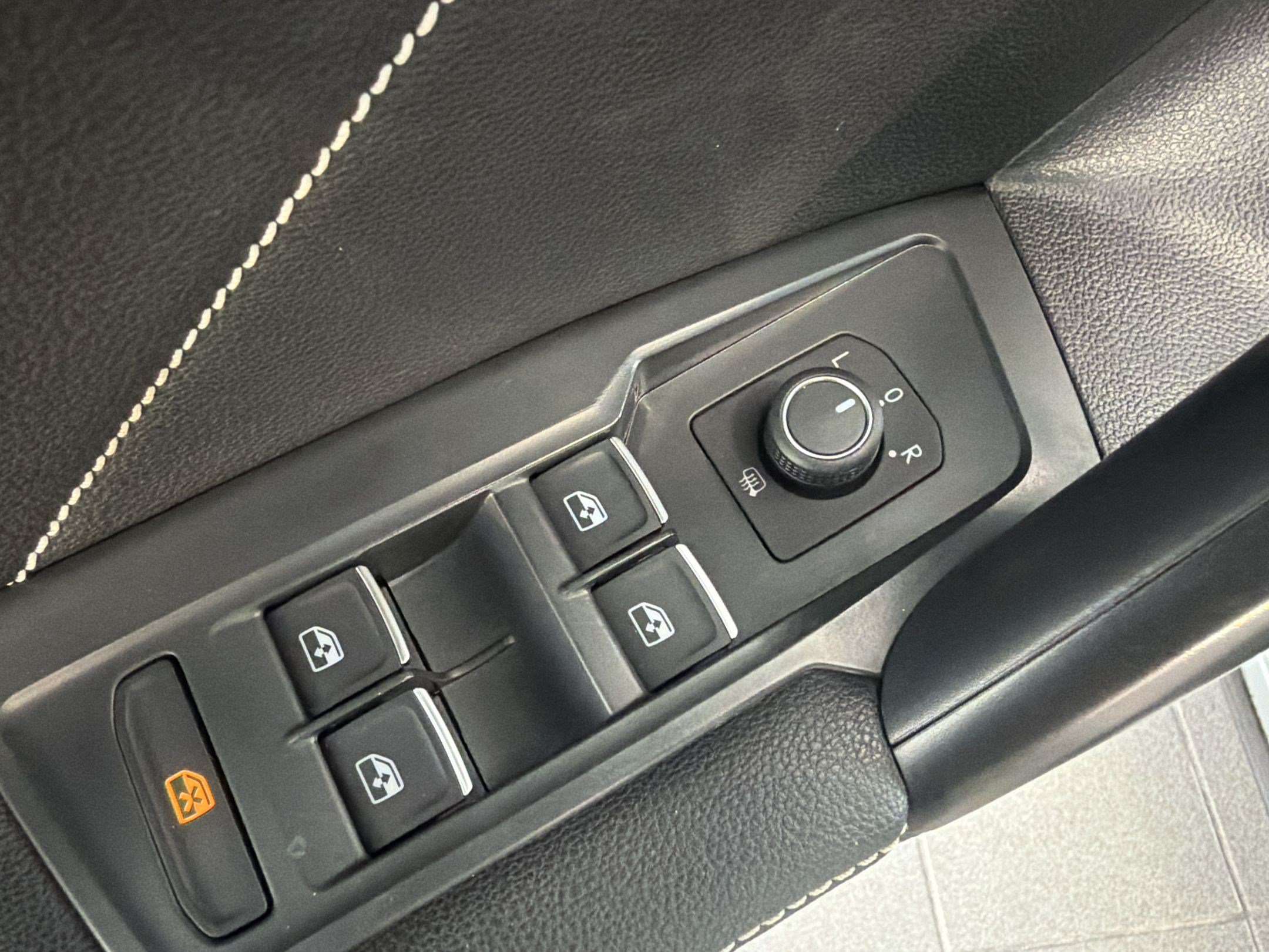 Used 2022 Volkswagen Tiguan SE FWD image 25