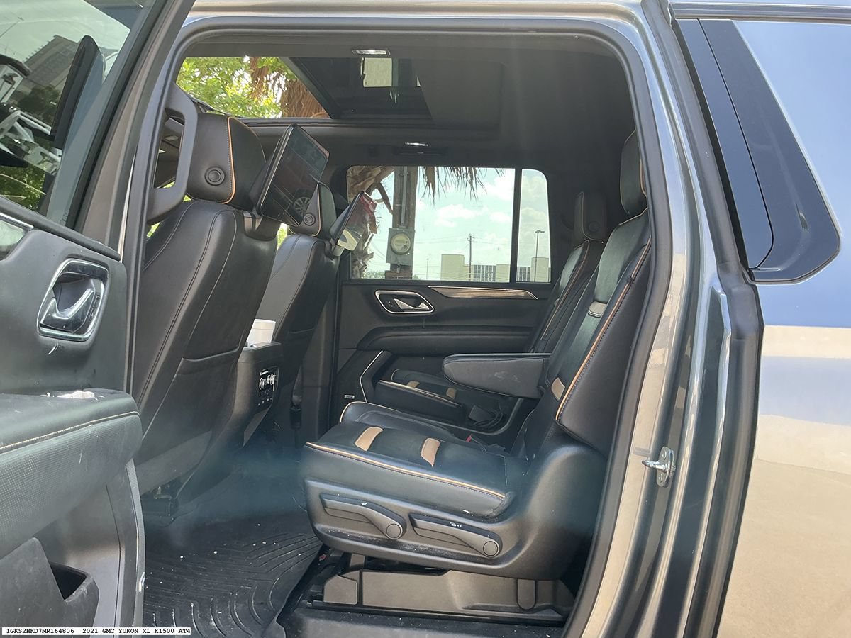 Used 2021 GMC Yukon XL AT4 w/ AT4 Premium Plus Package AWD/4WD image 12