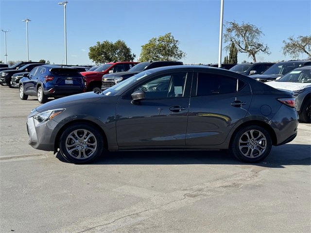 Used 2019 Toyota Yaris LE image 2