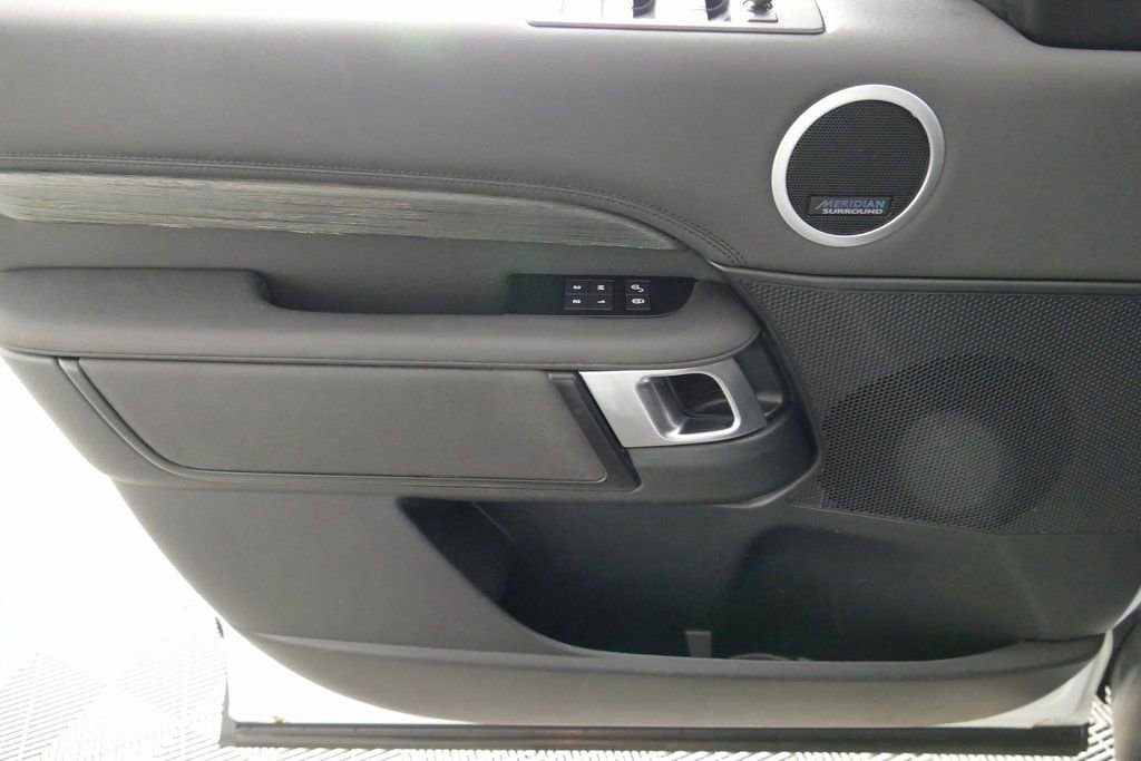 Used 2019 Land Rover Discovery HSE AWD/4WD image 10