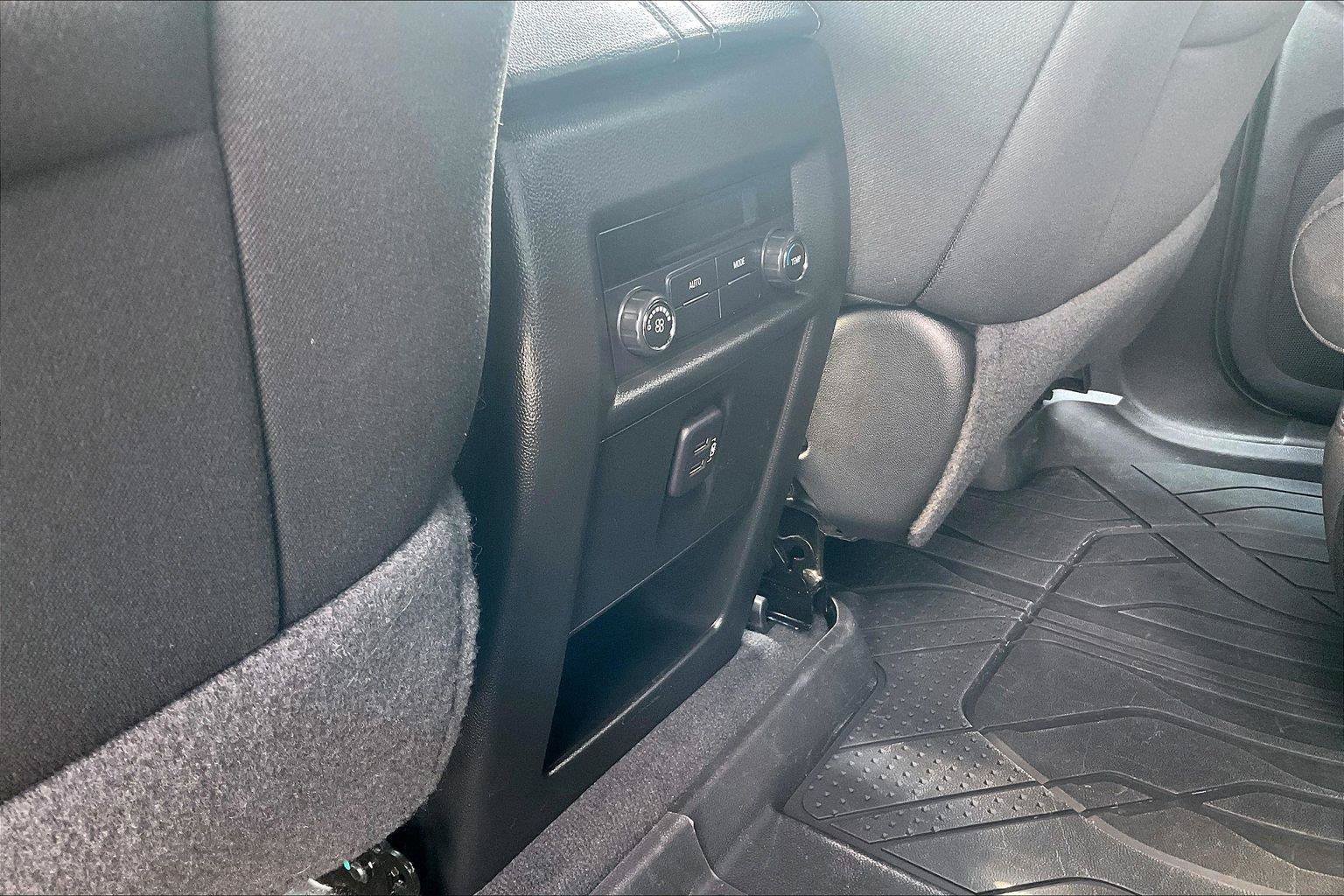 Used 2023 Chevrolet Traverse LT FWD image 33