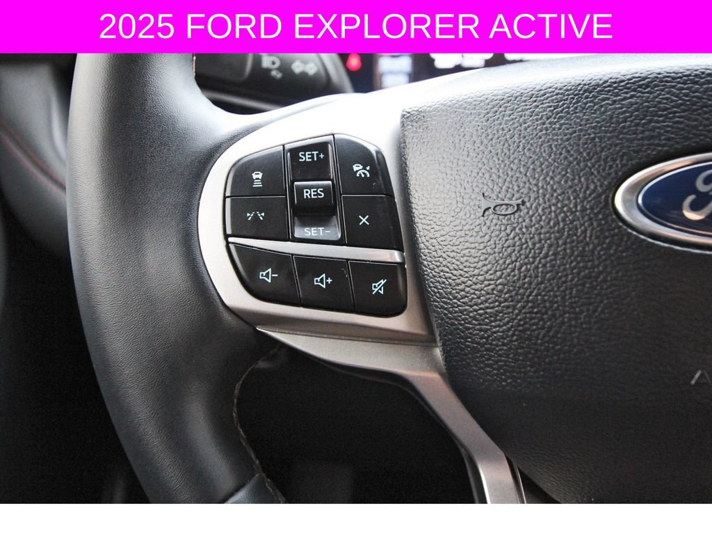 Used 2025 Ford Explorer Active RWD image 18
