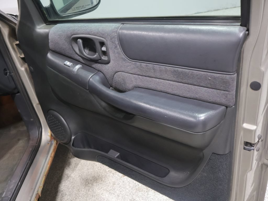 Used 1998 Chevrolet Blazer LS w/ Preferred Equipment Group RWD image 23