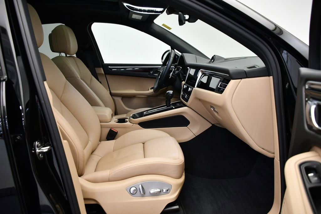 Certified 2023 Porsche Macan Turbo image 49