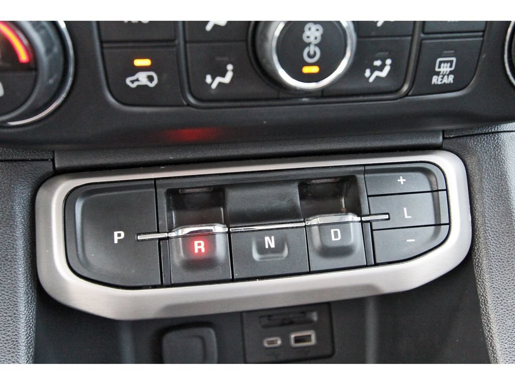 Used 2020 GMC Acadia Denali w/ Technology Package FWD image 28