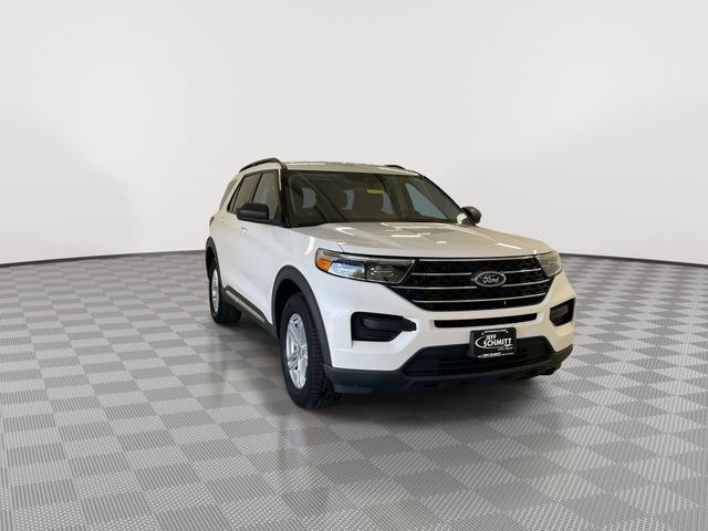 Used 2022 Ford Explorer XLT image 2
