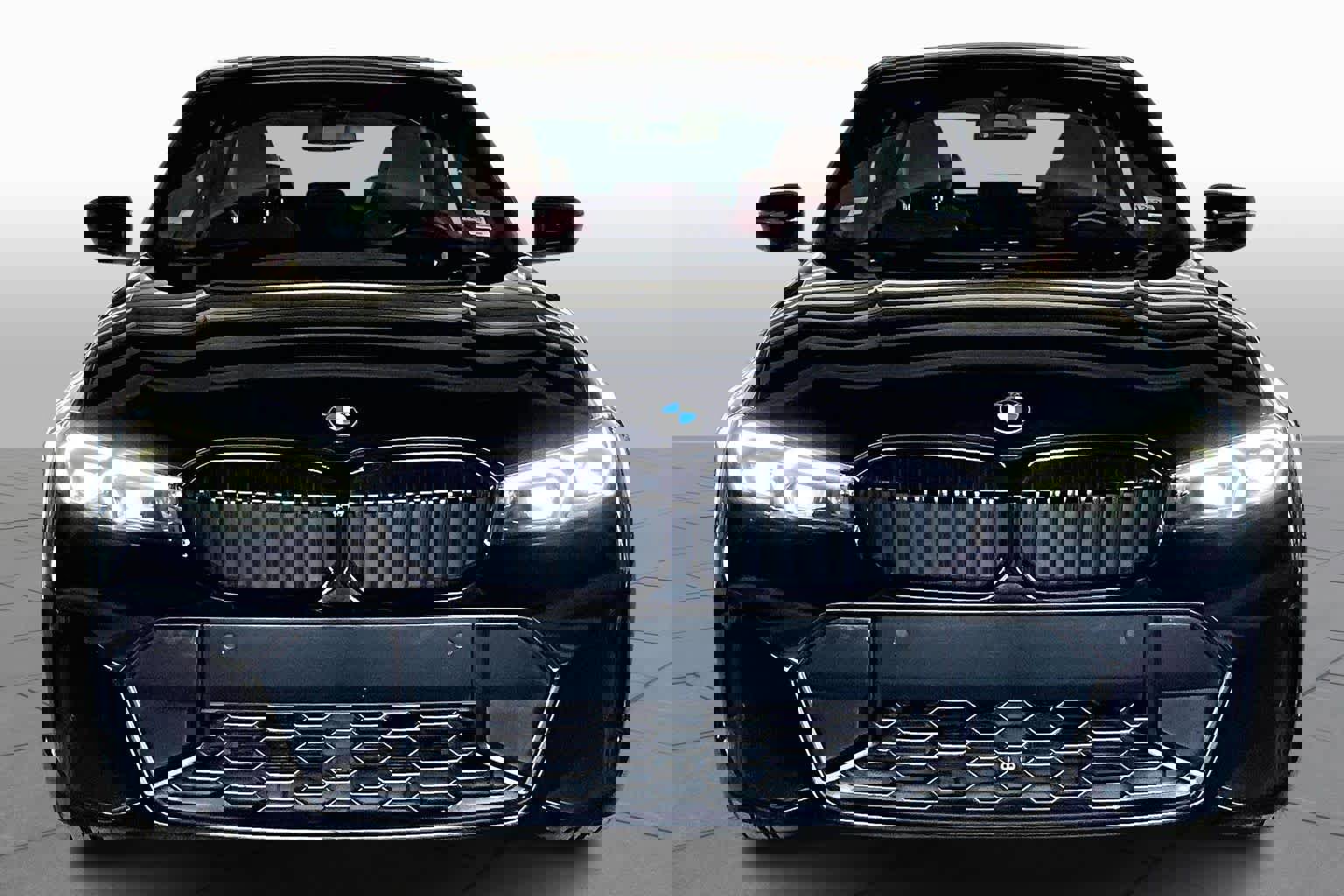 Used 2023 BMW 330i Sedan w/ M Sport Package image 3