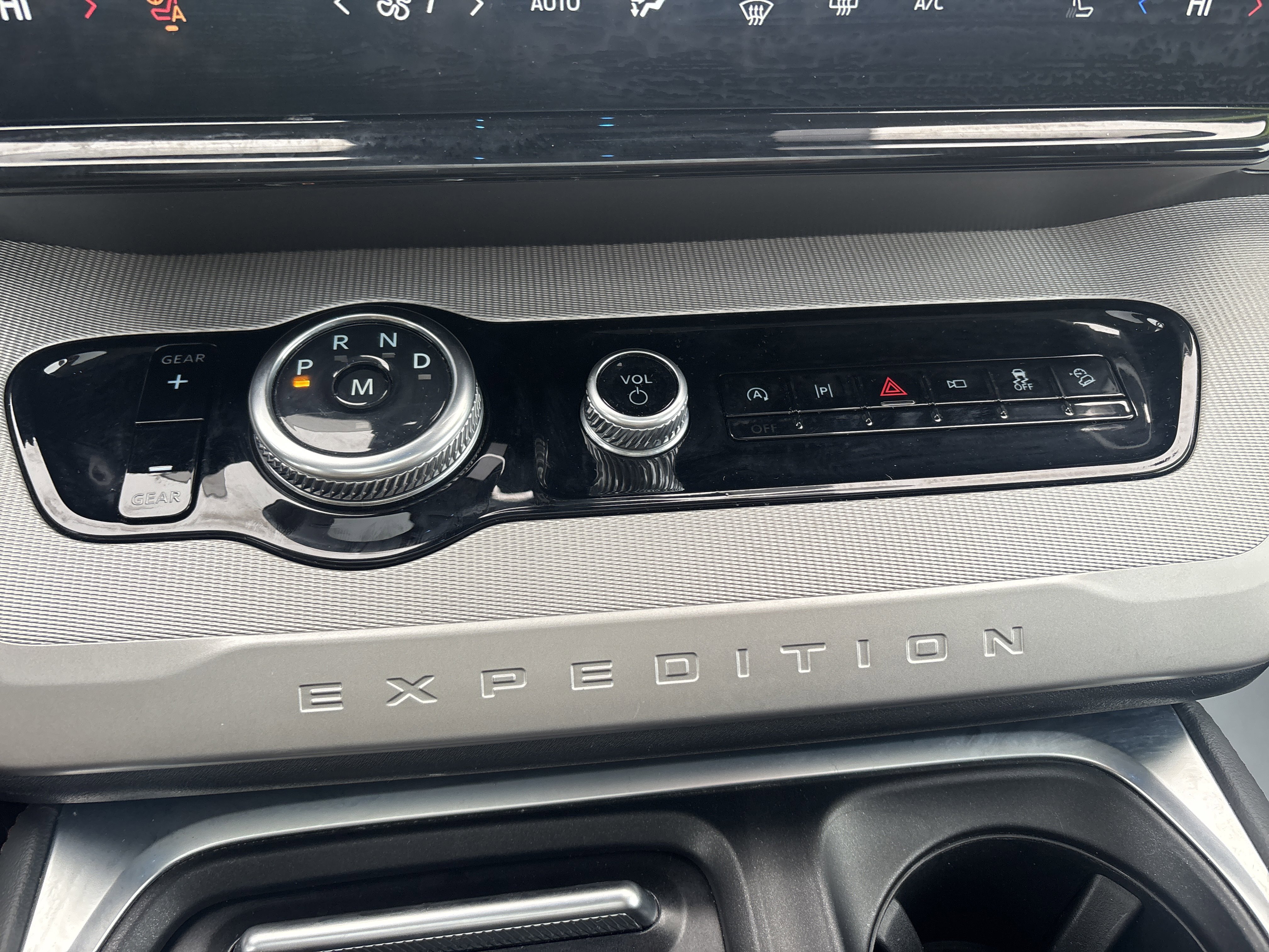 Used 2025 Ford Expedition Active image 33