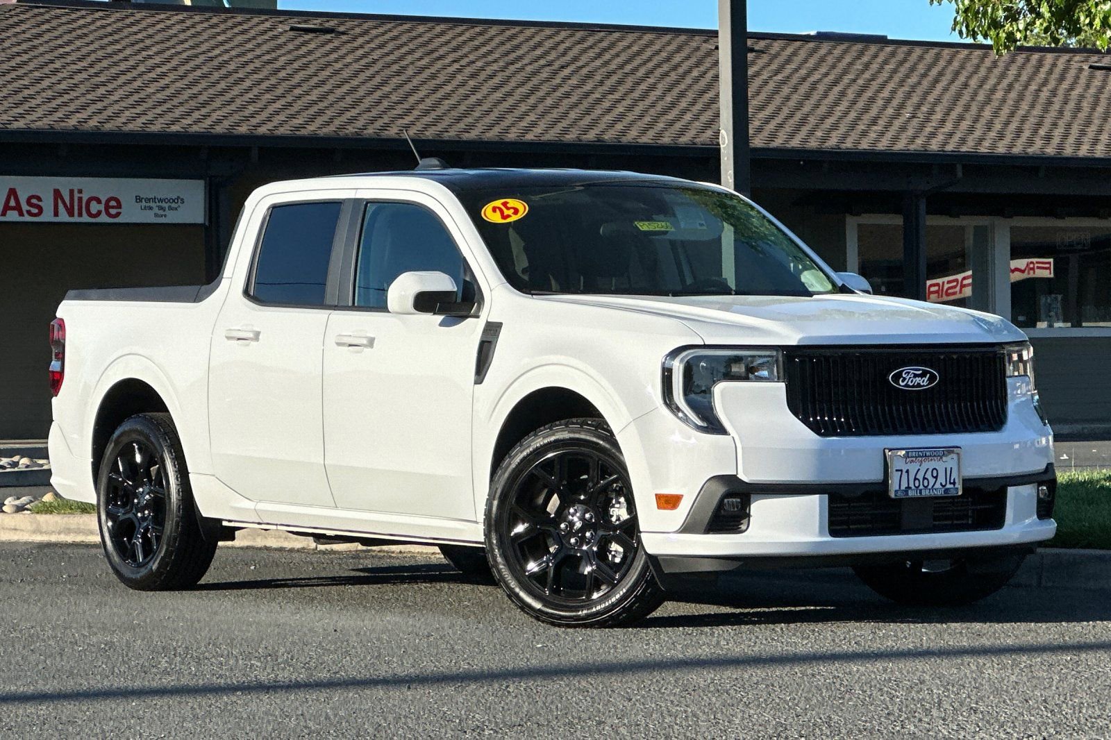 Used 2025 Ford Maverick Lobo image 2