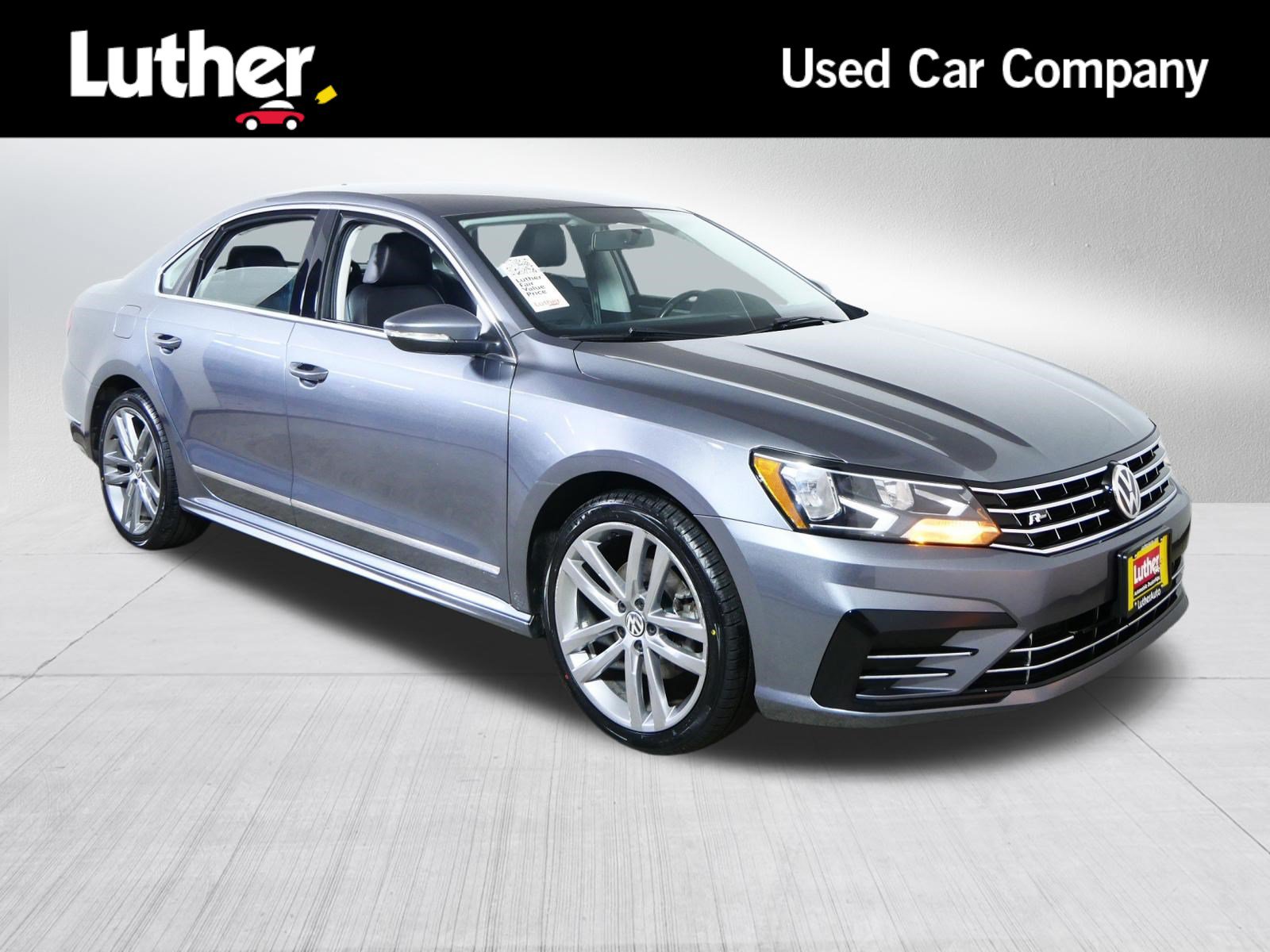 Used 2017 Volkswagen Passat 1.8T R-Line FWD image 1