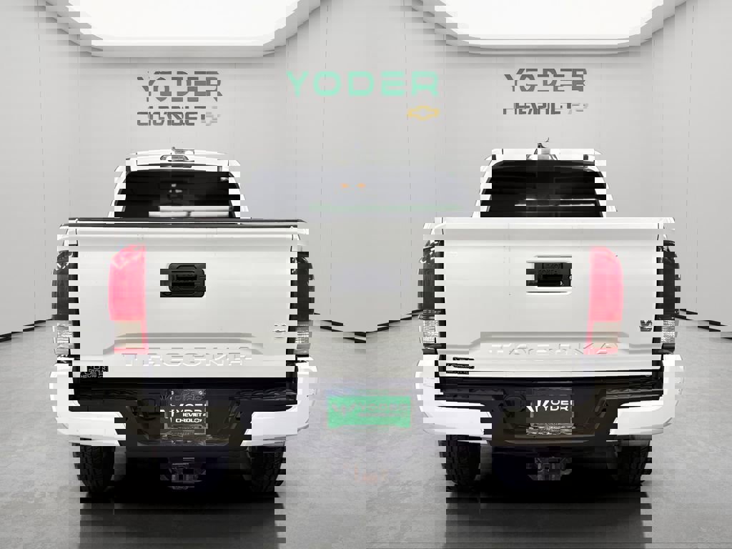 Used 2017 Toyota Tacoma TRD Sport w/ Tow Package image 8