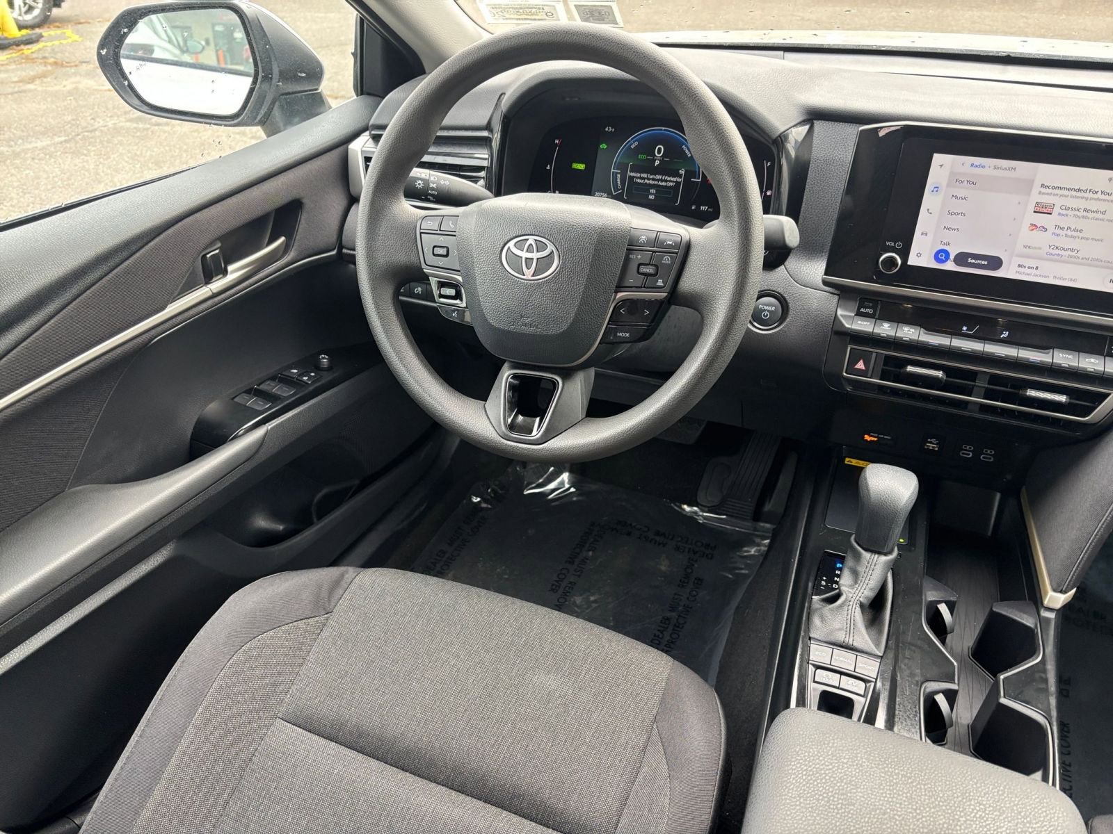 Used 2025 Toyota Camry LE image 30