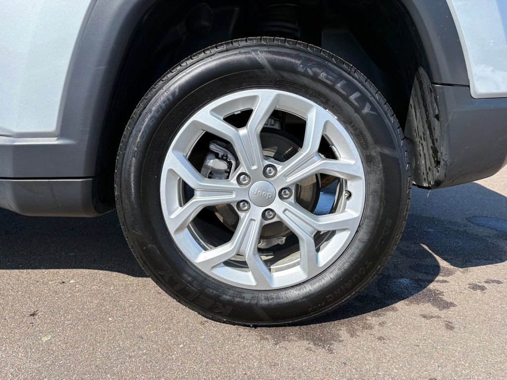 Used 2024 Jeep Compass Latitude AWD/4WD image 10