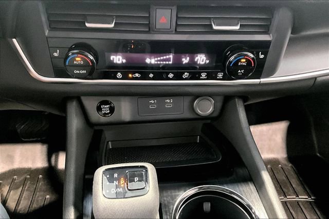 Used 2024 Nissan Rogue SV w/ SV Premium Package AWD/4WD image 16