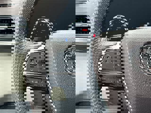 Used 2024 Toyota Sienna Platinum image 9