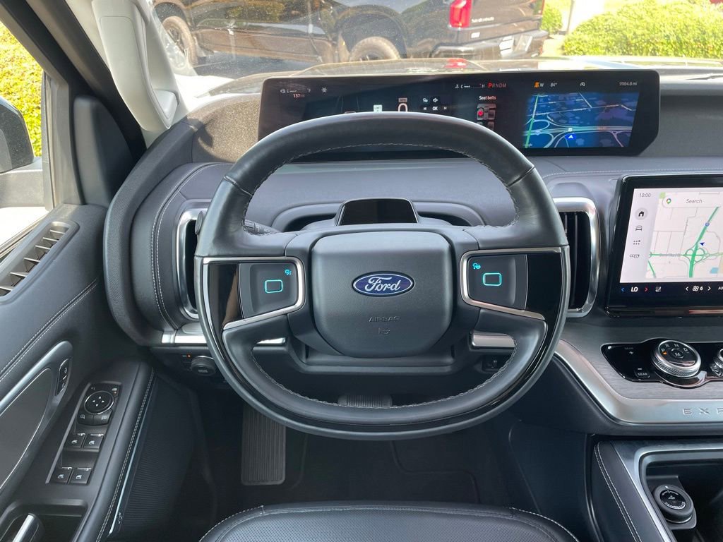 Used 2025 Ford Expedition Platinum w/ Driver's Package AWD/4WD image 14
