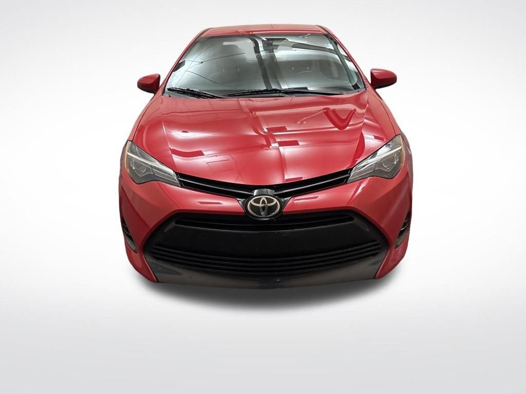 Used 2018 Toyota Corolla LE image 2