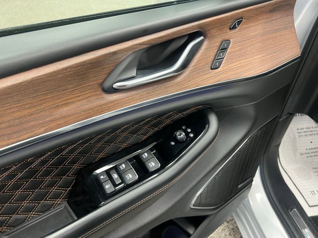 Used 2024 Jeep Grand Cherokee Summit image 15