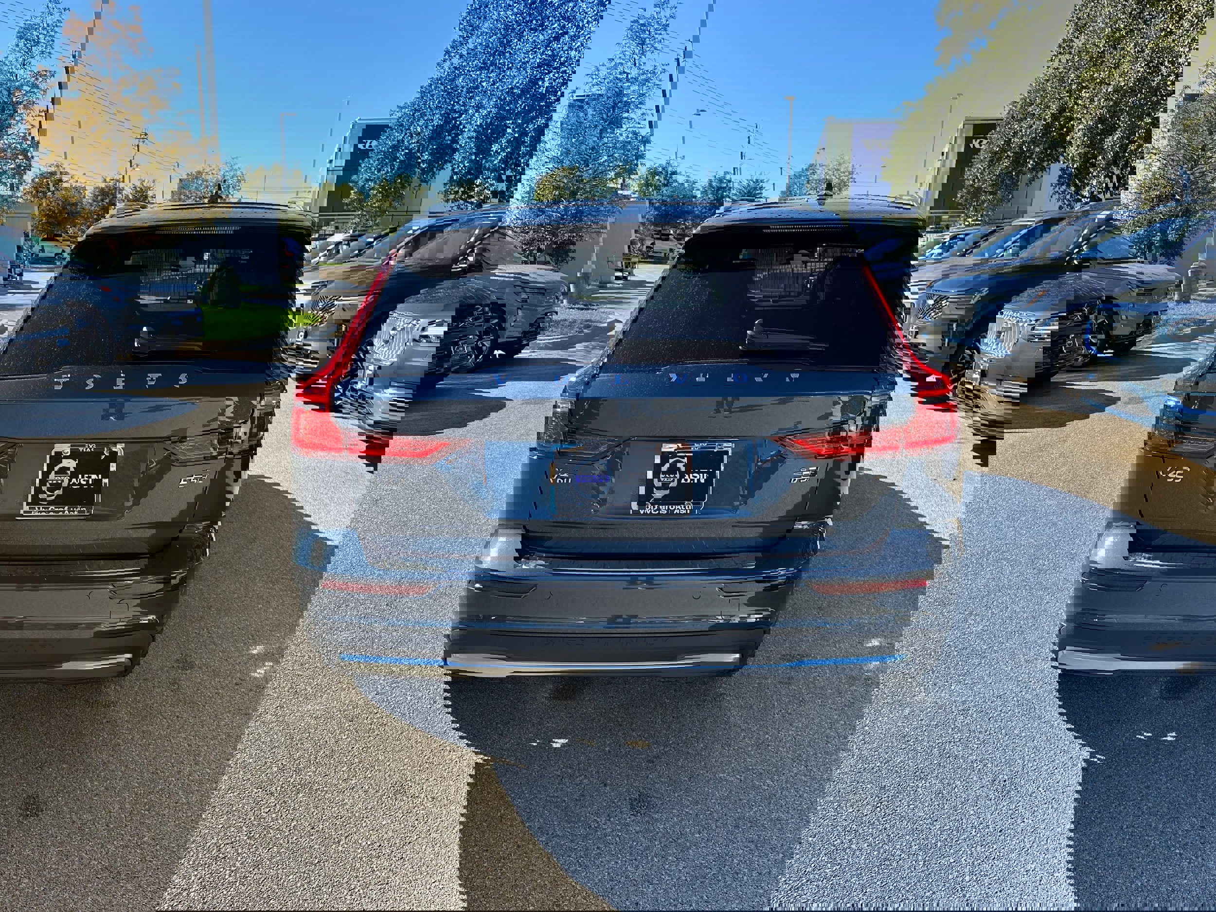 New 2026 Volvo V60 B5 Cross Country Ultra w/ Climate Package image 5