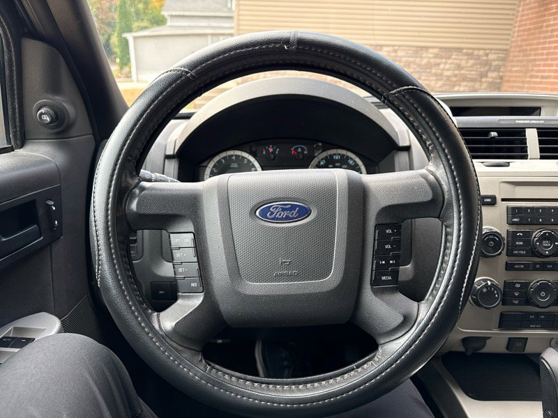Used 2011 Ford Escape XLT image 10