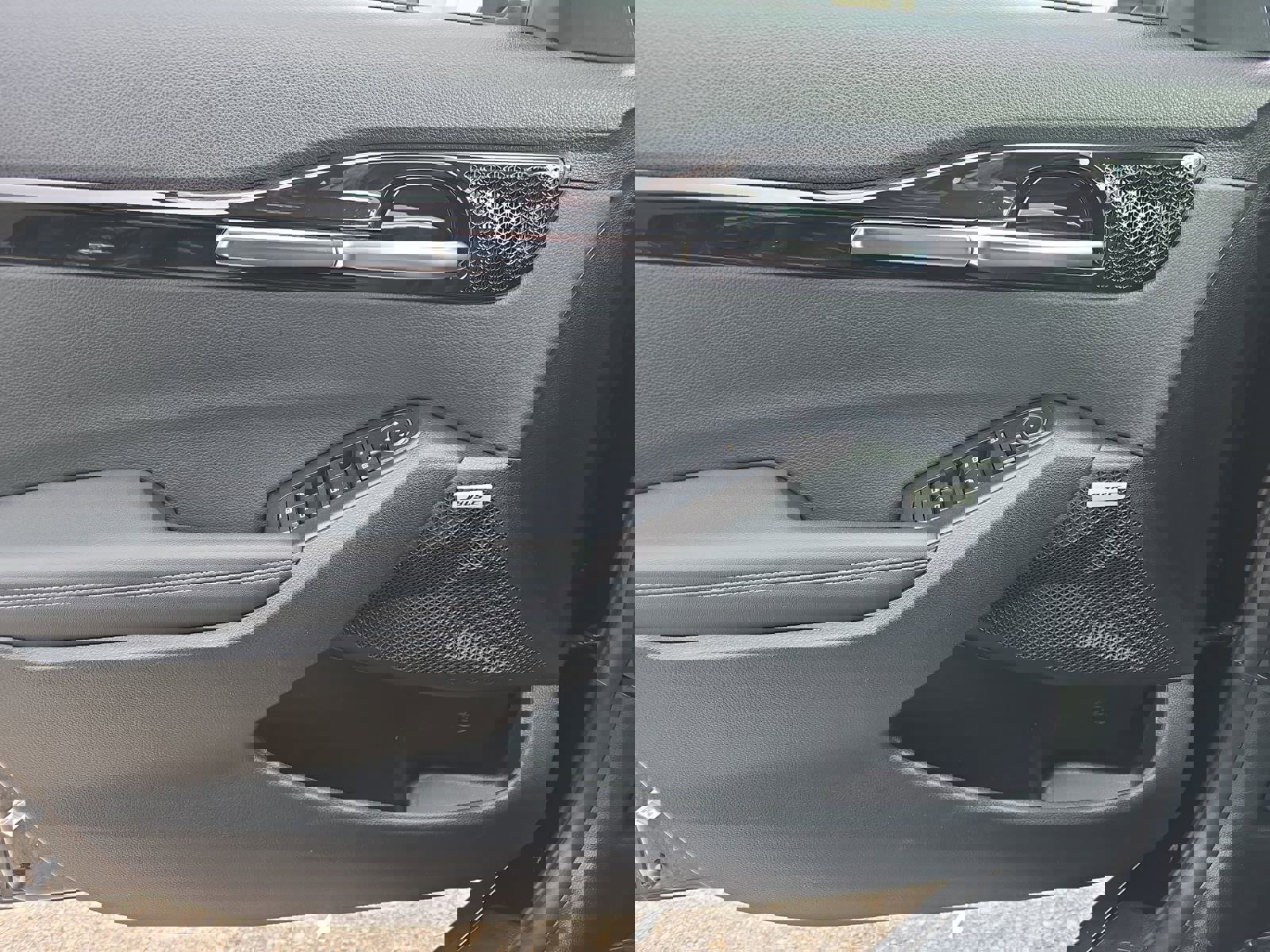 Used 2024 Kia Seltos SX w/ SX Sunroof Package image 28