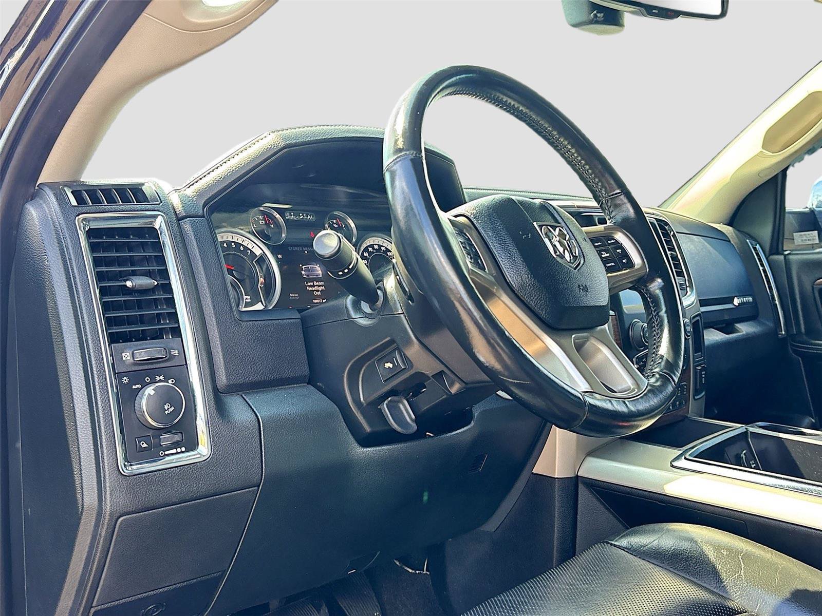 Used 2015 RAM 1500 Laramie w/ Convenience Group AWD/4WD image 9
