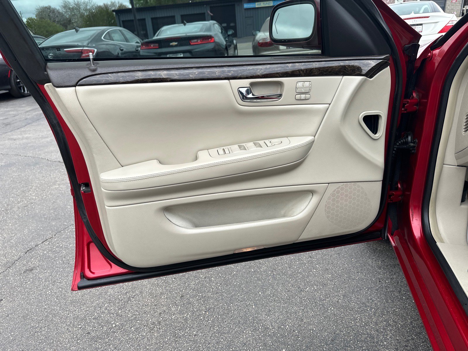 Used 2009 Cadillac DTS w/ Sun And Sound Package FWD image 16