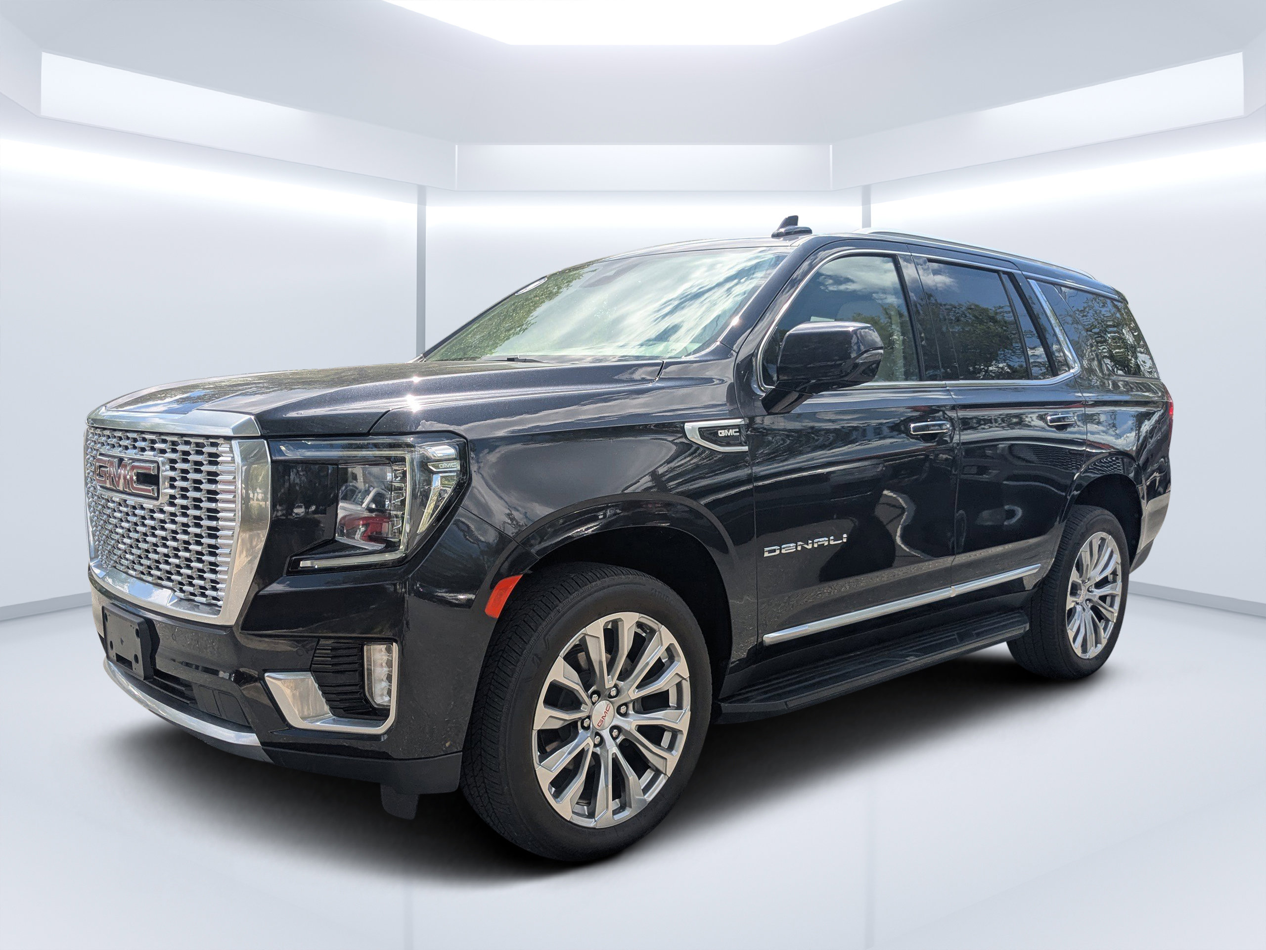 Used 2024 GMC Yukon Denali w/ LPO, Floor Liner Package AWD/4WD image 6