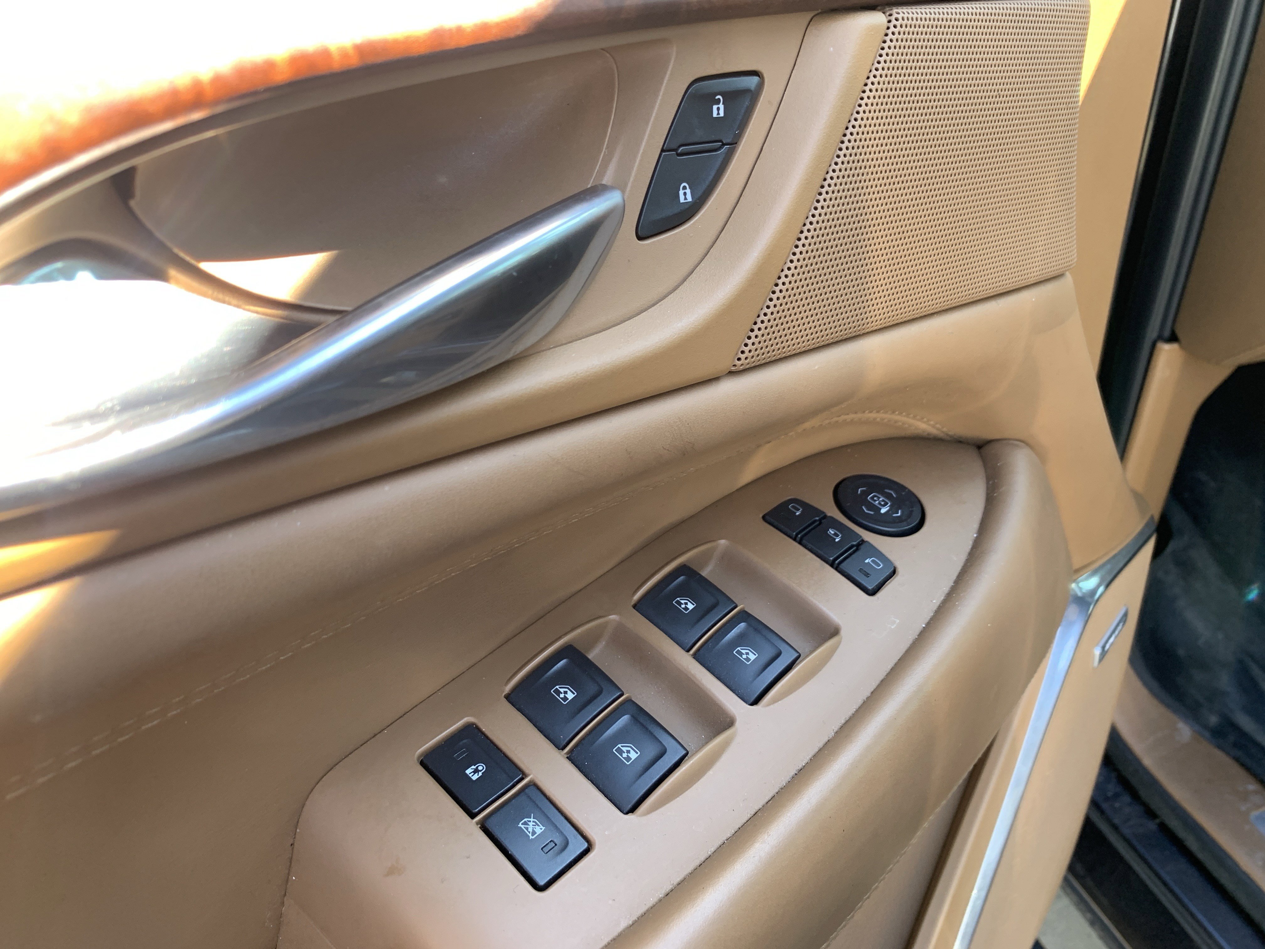 Used 2017 Cadillac Escalade Platinum image 15