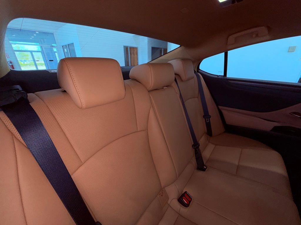Certified 2025 Lexus ES 350 w/ Premium Package image 14