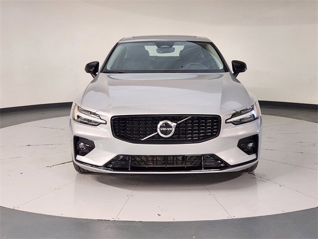 Used 2024 Volvo S60 B5 Core image 9