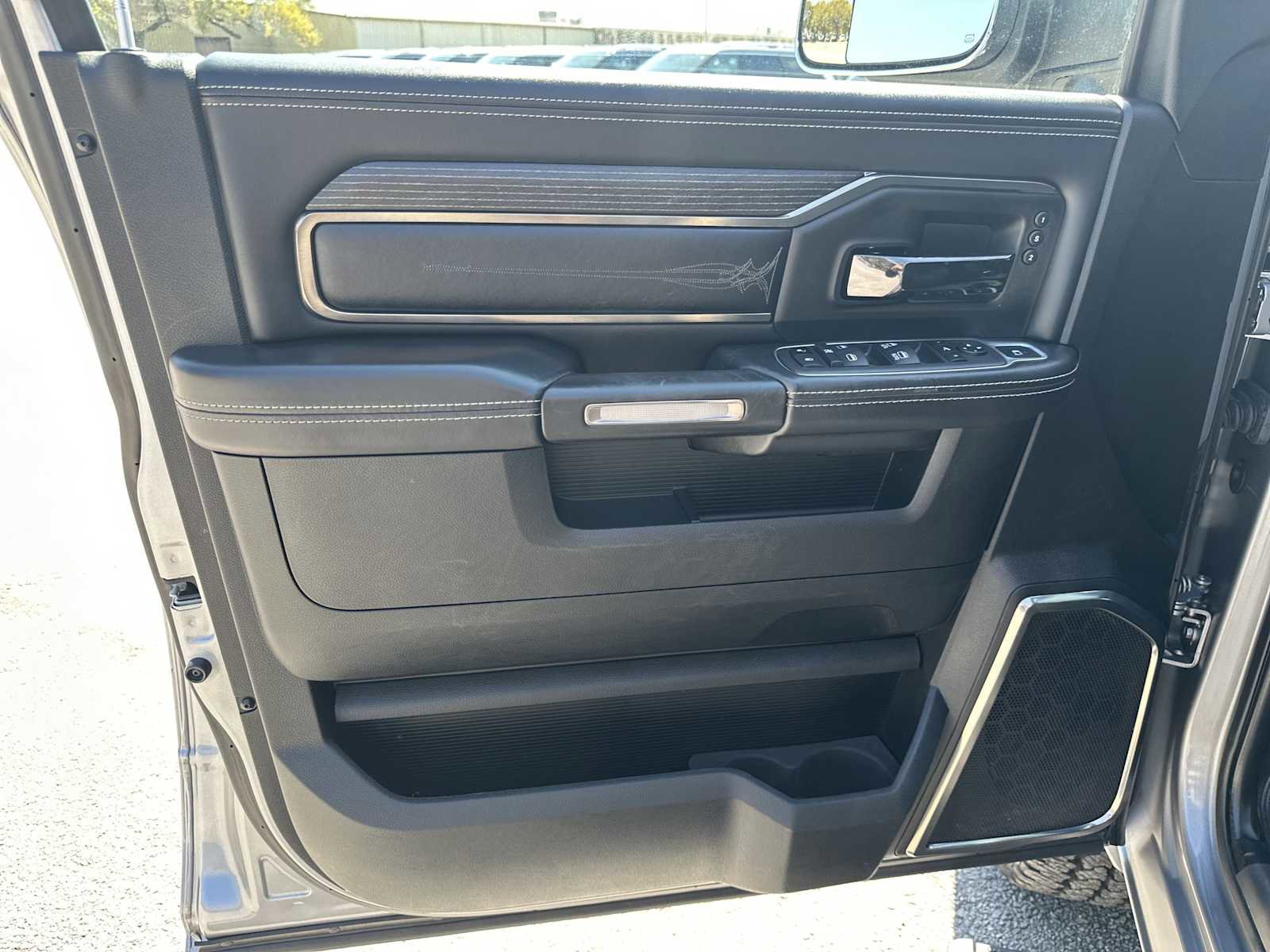 Used 2022 RAM 2500 Limited w/ Towing Technology Group image 16