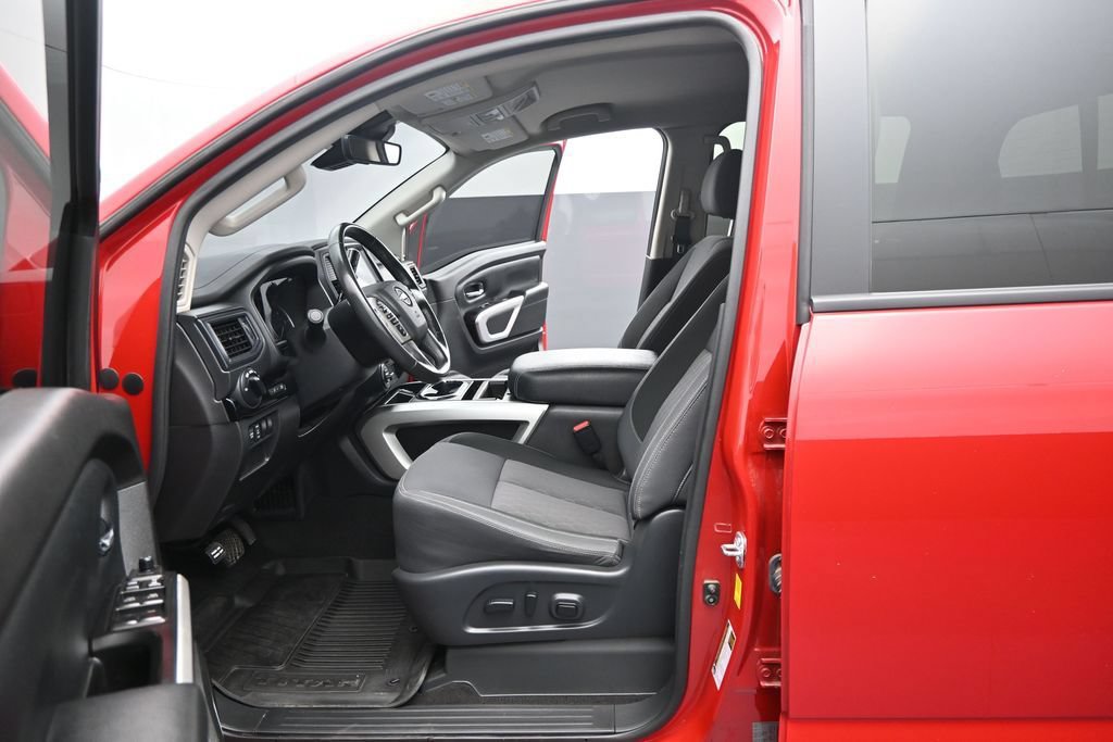Used 2024 Nissan Titan SV w/ SV Convenience Package AWD/4WD image 10