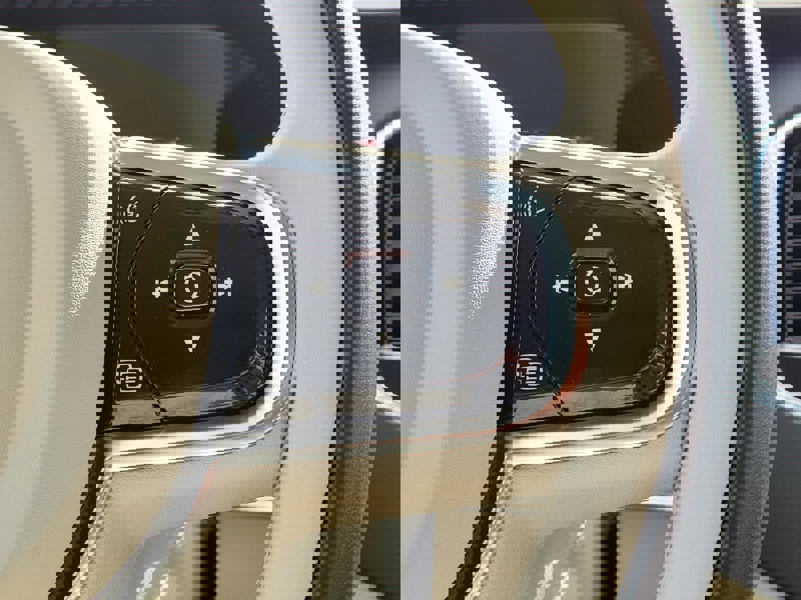 Certified 2024 Volvo XC90 T8 Plus image 21