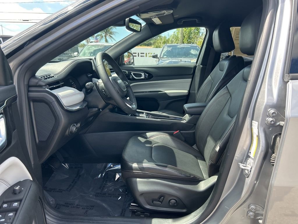 Used 2023 Jeep Compass Limited image 9