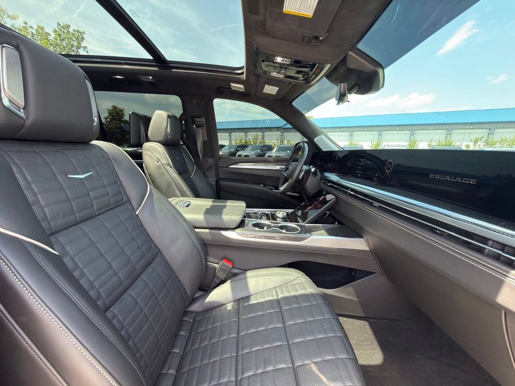 Used 2026 Cadillac Escalade ESV V w/ LPO, ONYX Package AWD/4WD image 14