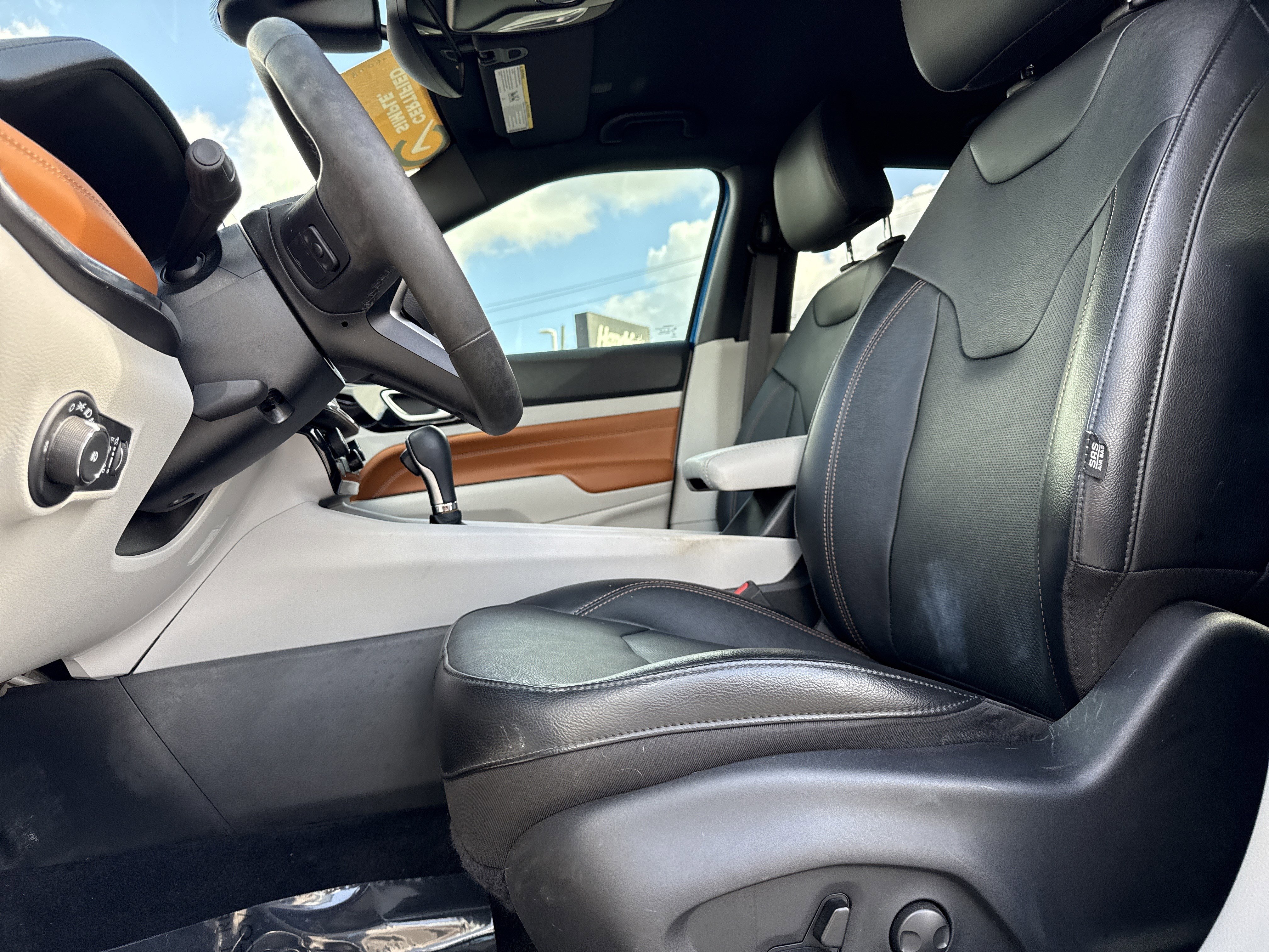 Used 2023 Jeep Compass Limited image 15