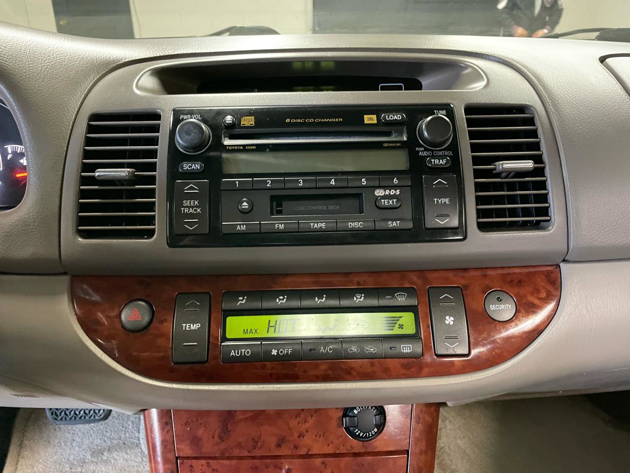 Used 2005 Toyota Camry XLE FWD image 22