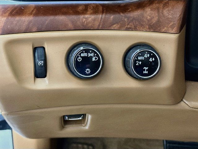 Used 2016 Cadillac Escalade Platinum AWD/4WD image 14