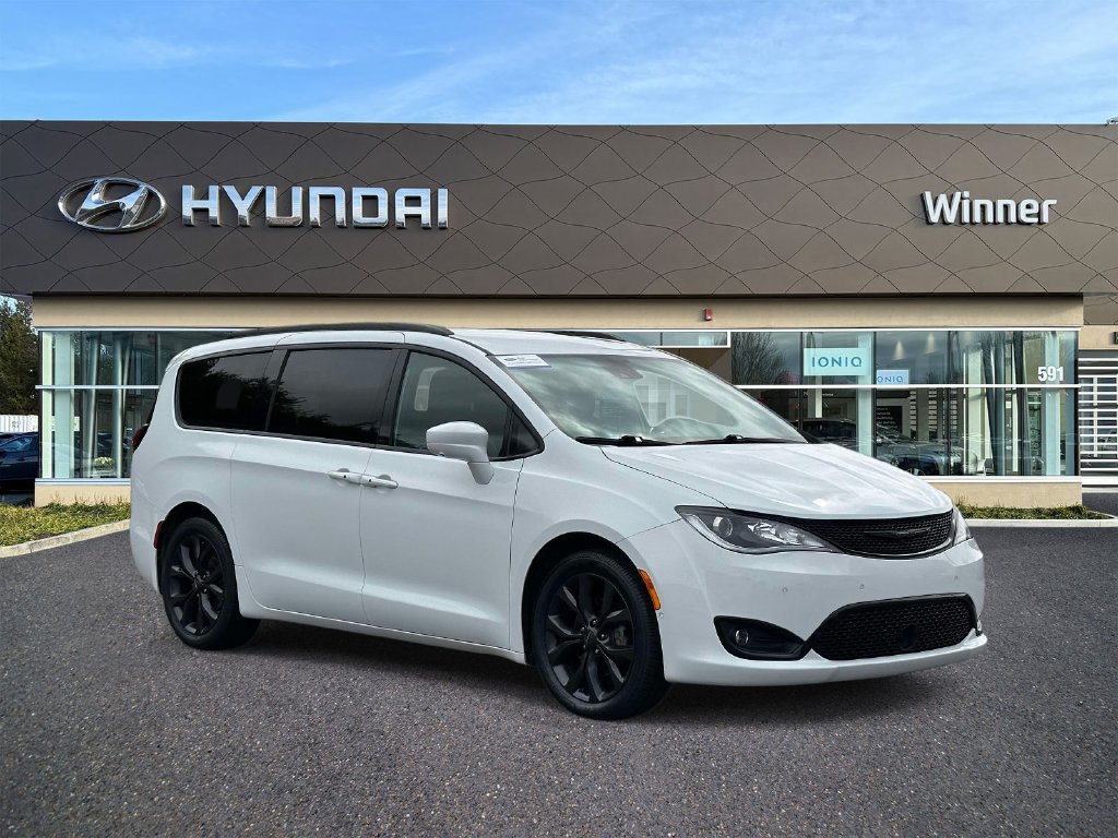 Used 2019 Chrysler Pacifica Touring-L w/ Advanced Safetytec Group FWD image 6