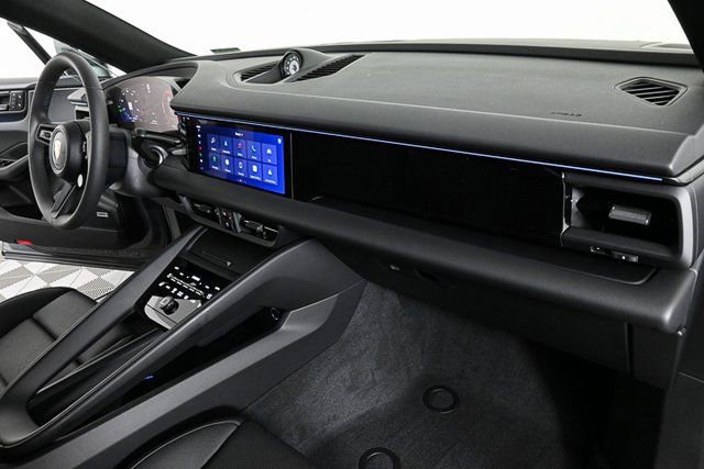 Certified 2025 Porsche Macan Electric image 24