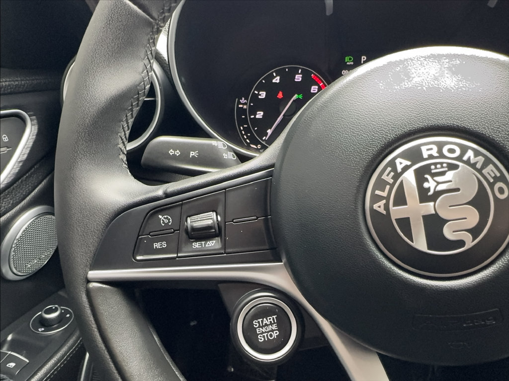 Used 2019 Alfa Romeo Giulia w/ Quick Order Package 22K Sport RWD image 41