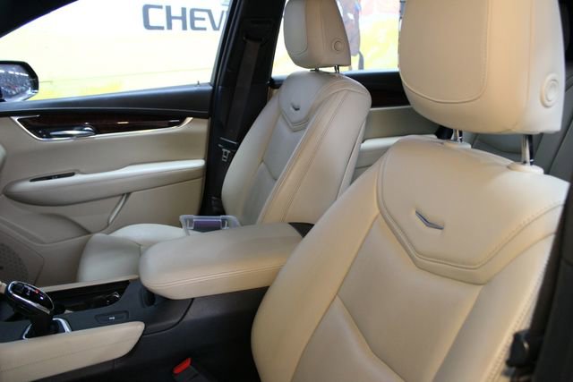 Used 2017 Cadillac XT5 Luxury w/ Driver Awareness Package FWD image 19