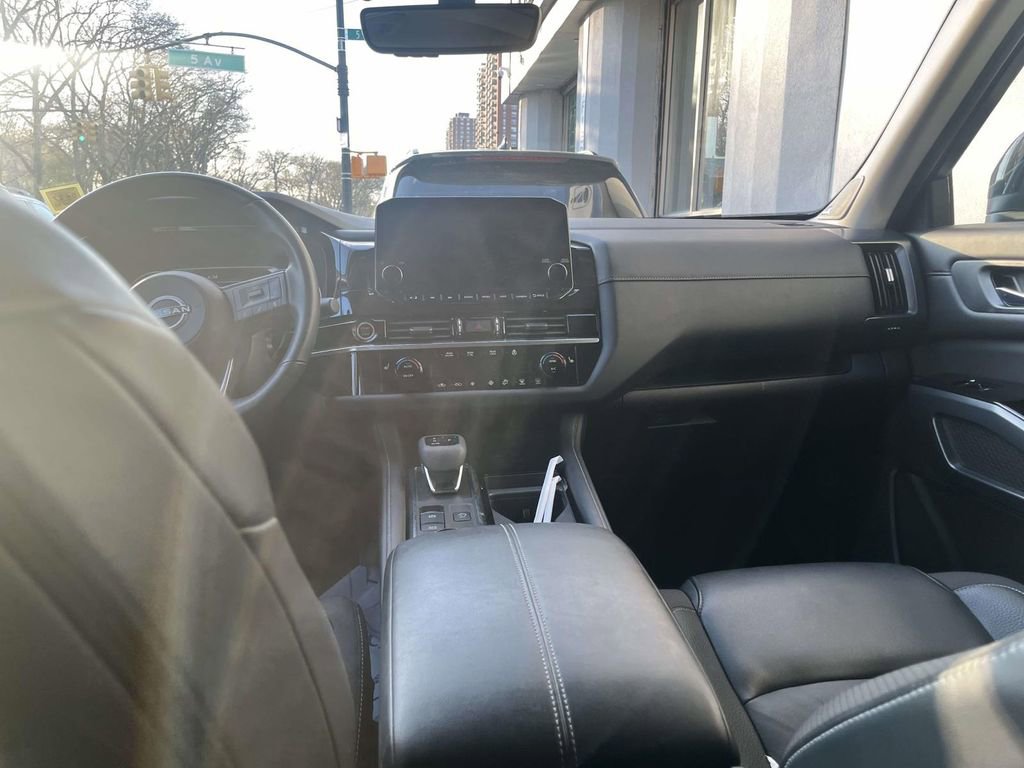 Used 2024 Nissan Pathfinder SL w/ SL Premium Package image 13